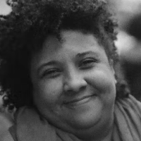 Tainá Simões